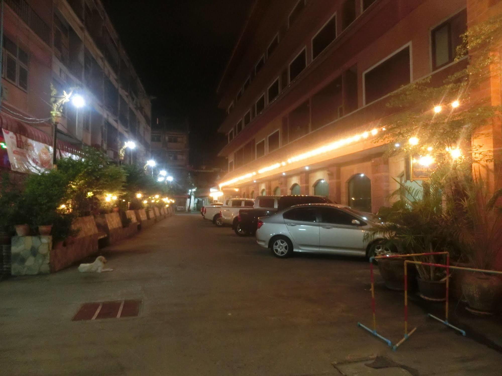 Ayutthaya Thenee Hotel Екстериор снимка
